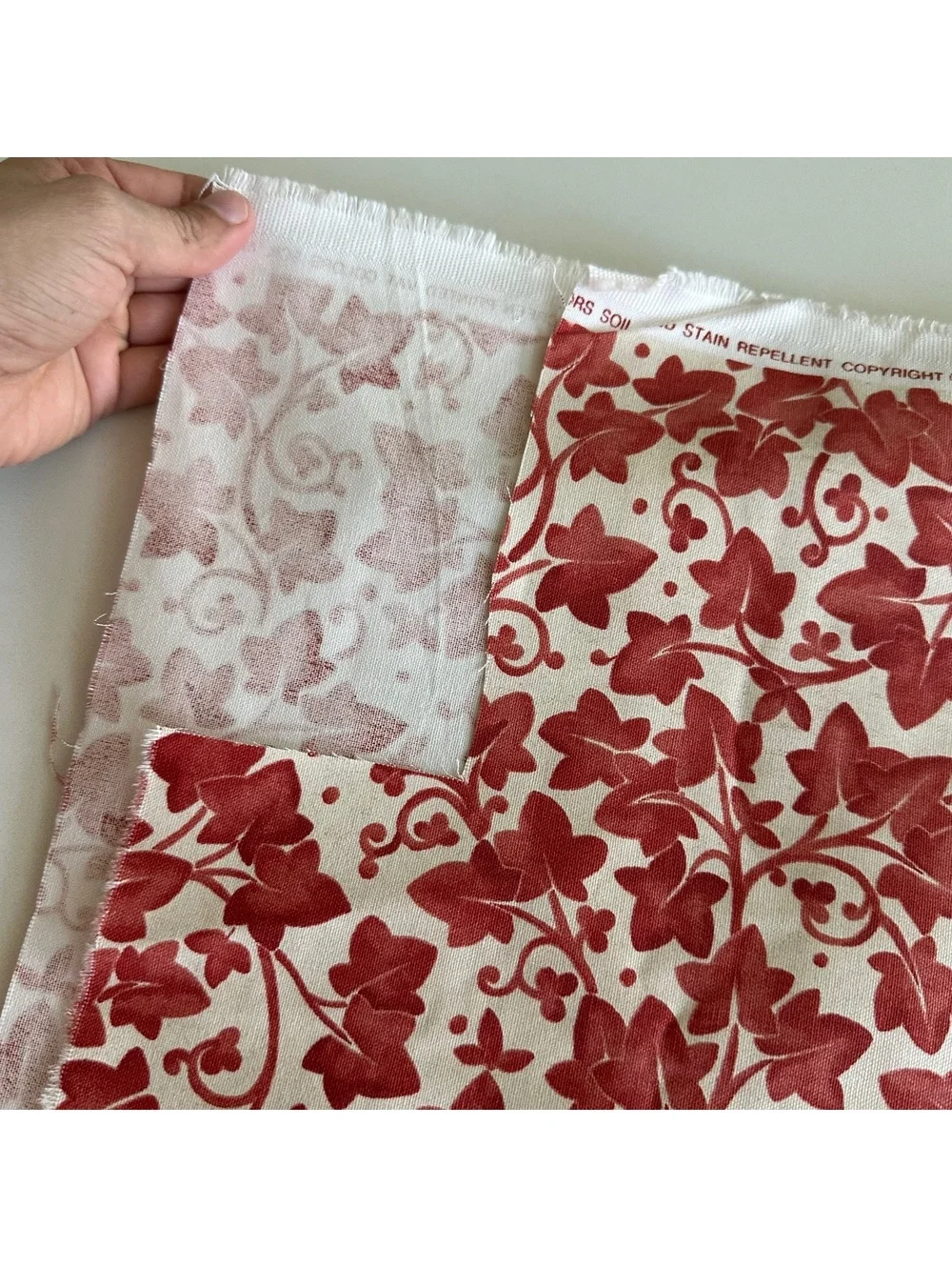 vintage Robert Kaufman quilting cotton featuring an ivy leaf vine print
